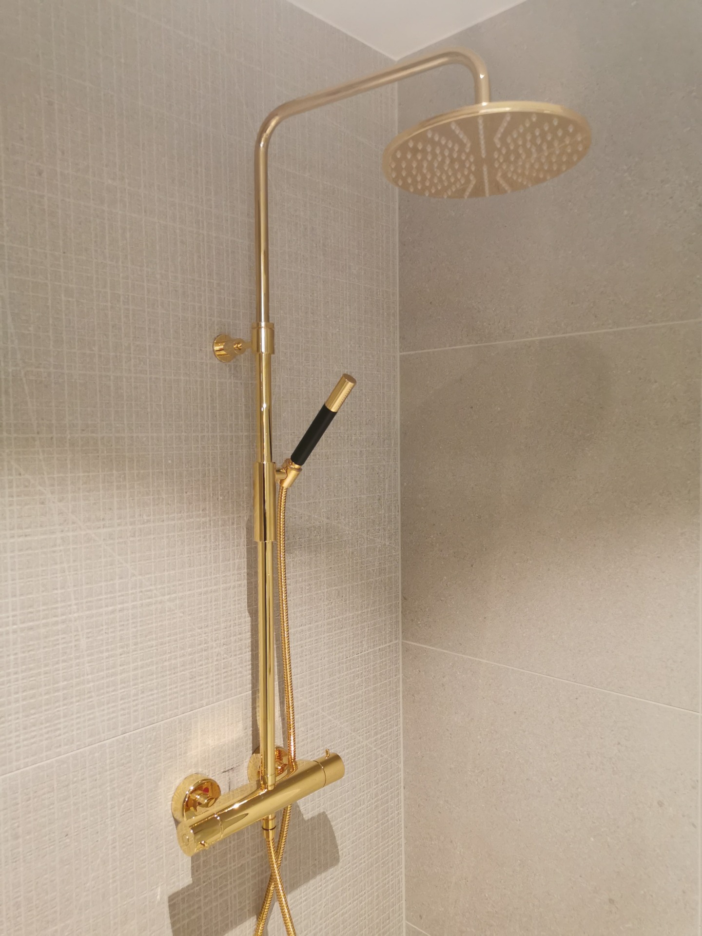 Add a touch of luxury Brass bathroom fixtures